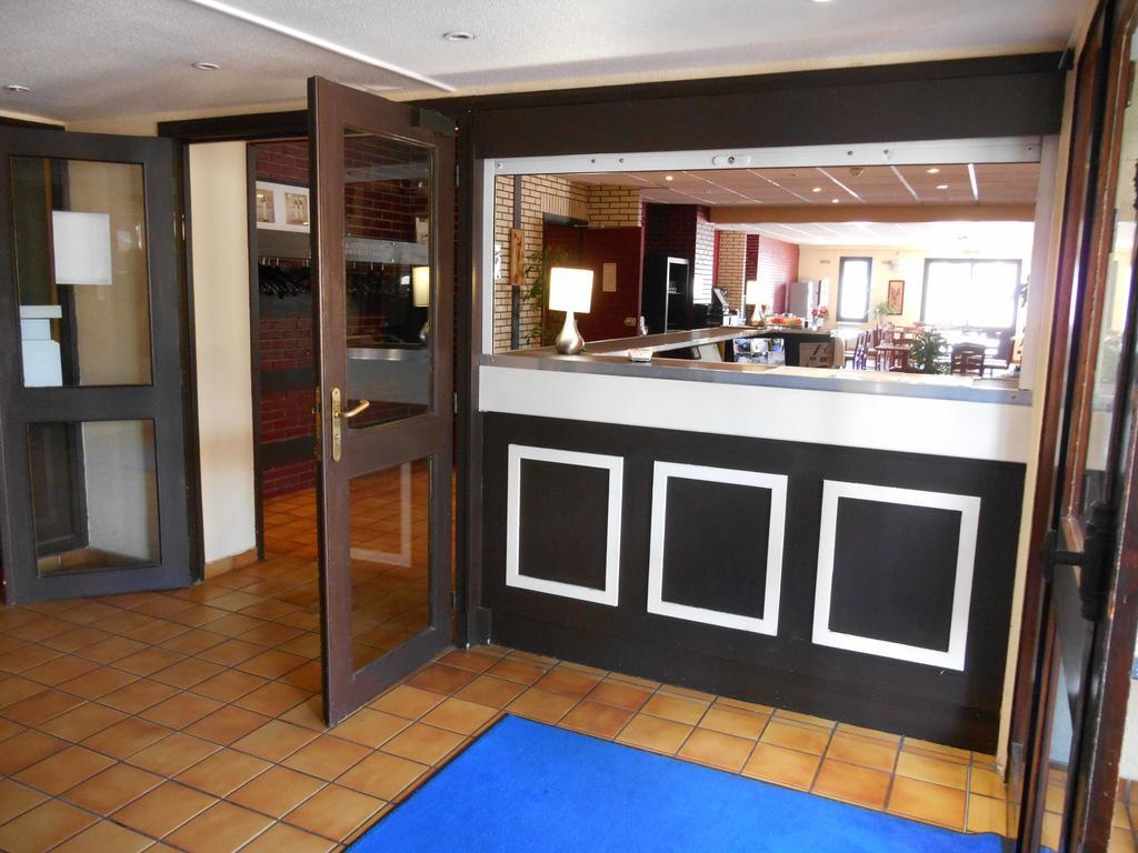 Mondhotel Chelles Экстерьер фото