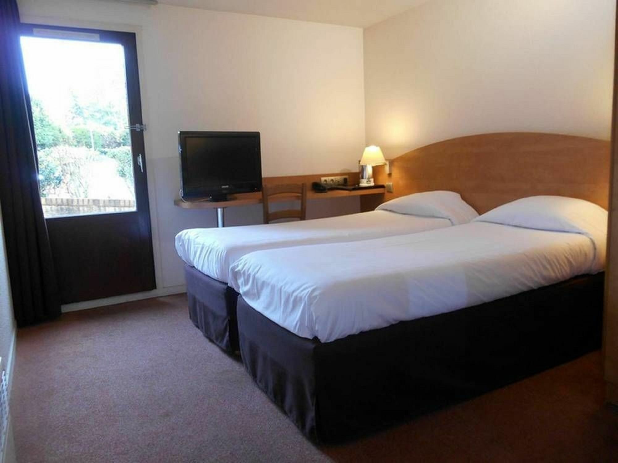 Mondhotel Chelles Экстерьер фото