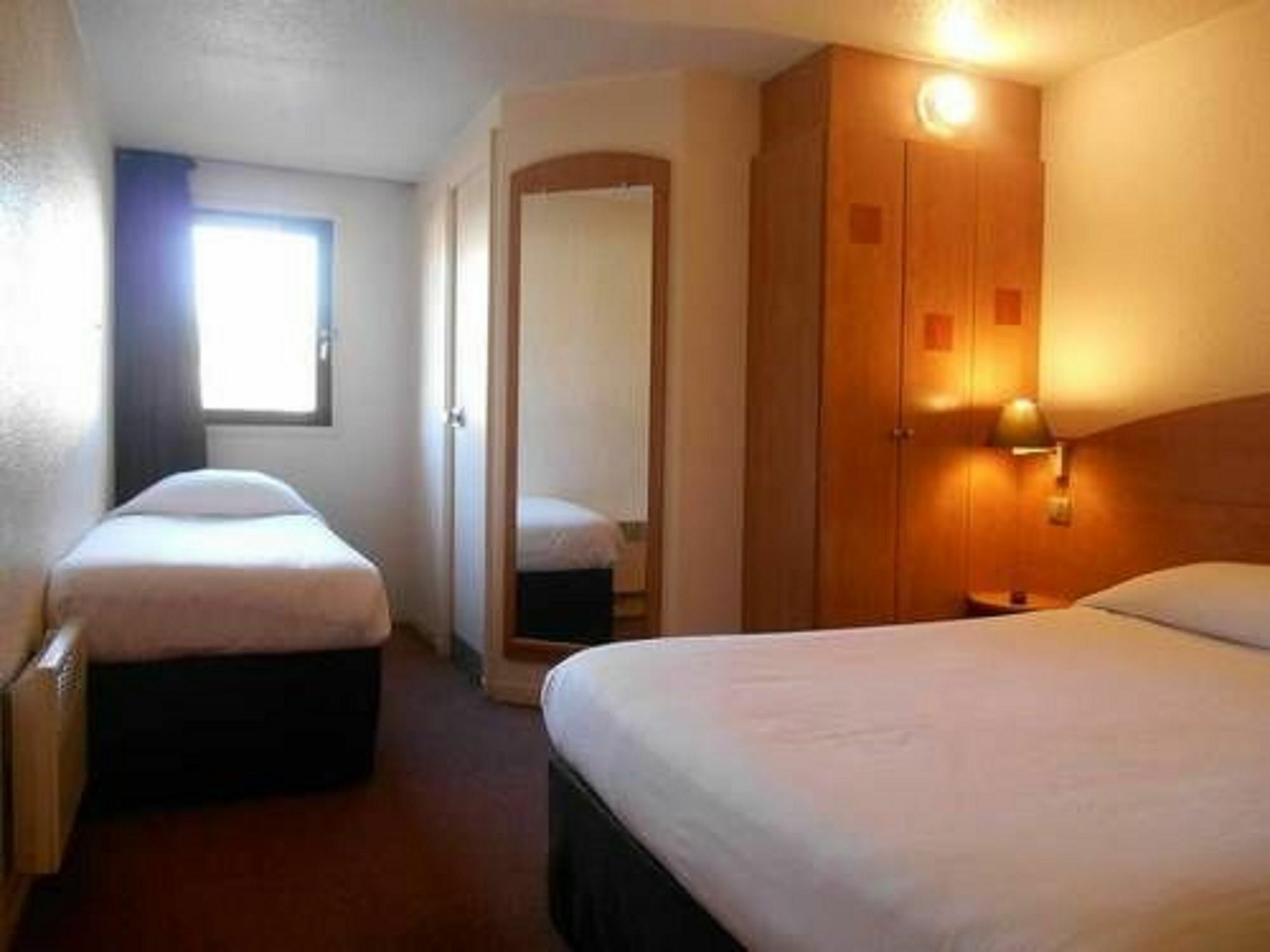 Mondhotel Chelles Экстерьер фото