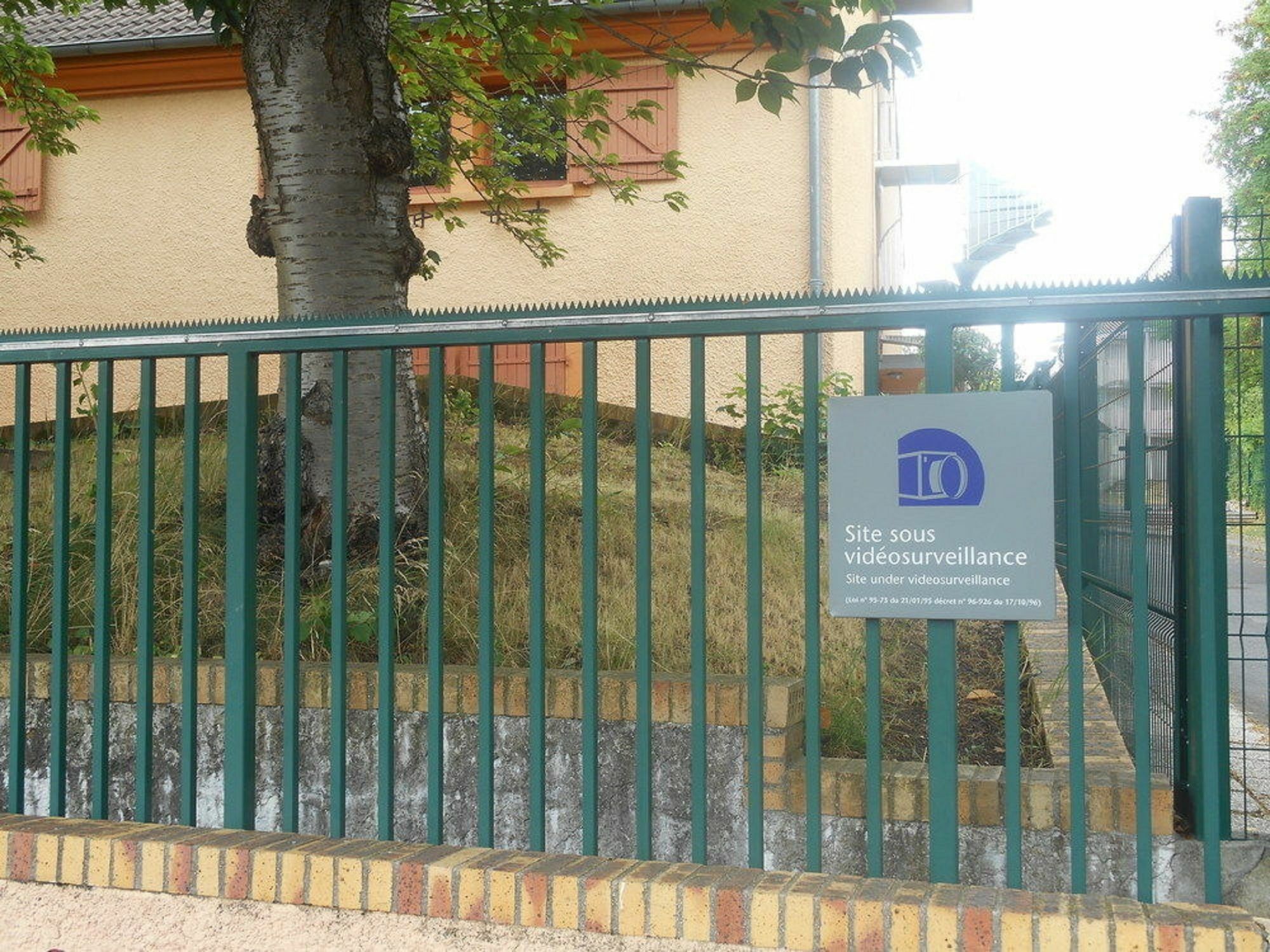 Mondhotel Chelles Экстерьер фото